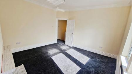 2 bedroom Flat to let in Eden House Road, Eden Vale, Sunderland, SR4