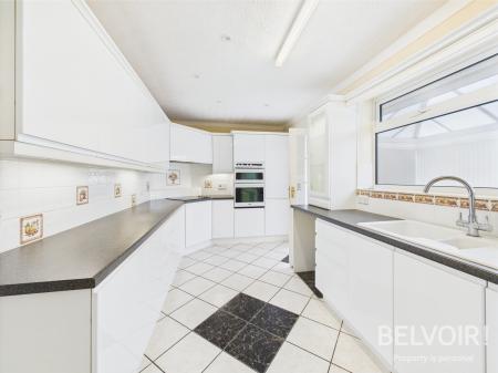 2 bedroom Bungalow for sale in Highlows Lane, Yarnfield, Stone, ST15