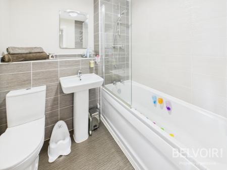 4 bedroom Detached house to let in Burbank Burrow, Stafford, ST16