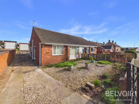 Mount Avenue, Stone, ST15