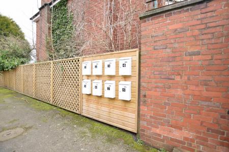 1 bedroom Flat to let in Marston Road, Stafford, ST16