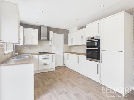 4 bedroom Detached house to let in Rambleford Way, Parkside, Stafford, ST16