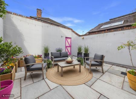 4 bedroom Town house for sale in Princes Road, Stoke On Trent, ST4
