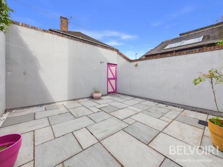4 bedroom Town house for sale in Princes Road, Stoke On Trent, ST4