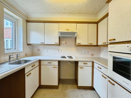 1 bedroom Apartment for sale in Swan Court, Banbury Rd, Stratford-upon-Avon, CV37
