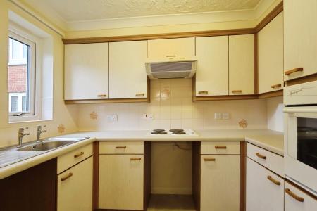 1 bedroom Apartment for sale in Swan Court, Banbury Rd, Stratford-upon-Avon, CV37