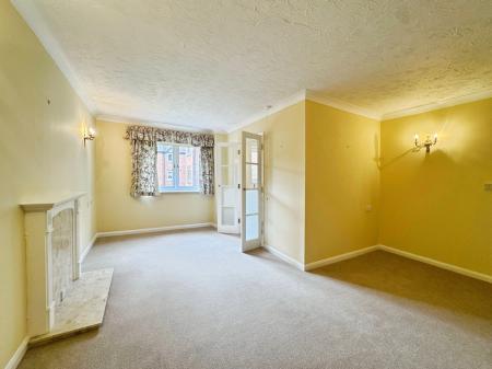 1 bedroom Apartment for sale in Swan Court, Banbury Rd, Stratford-upon-Avon, CV37