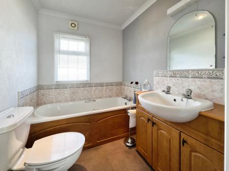 2 bedroom Park home for sale in Hunt Hall Lane, Welford-on-Avon, CV37