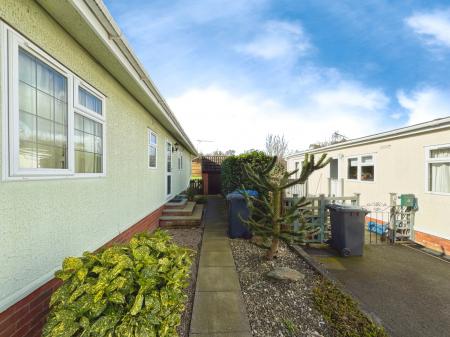 2 bedroom Park home for sale in Hunt Hall Lane, Welford-on-Avon, CV37