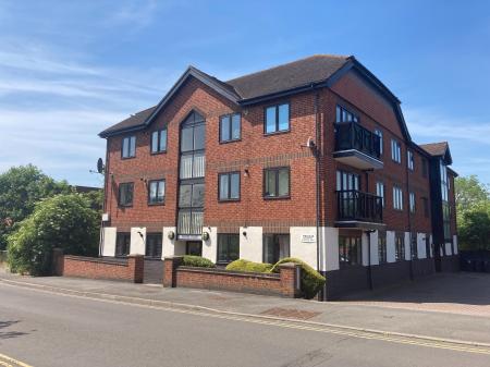 2 bedroom Flat to let in Clopton Road, Stratford-upon-Avon, CV37