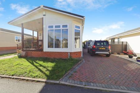2 bedroom Park home for sale in Welford Park, Barton Road, Stratford-upon-Avon, CV37
