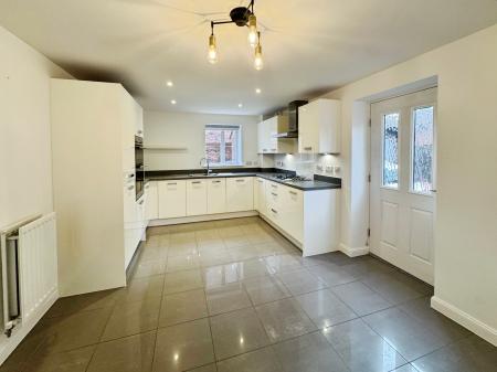 3 bedroom Detached house for sale in Roebuck Road, Bishopton, Stratford-upon-Avon, CV37