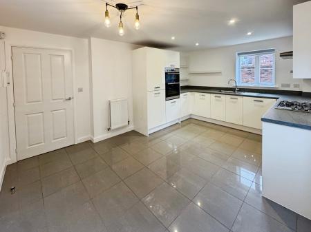 3 bedroom Detached house for sale in Roebuck Road, Bishopton, Stratford-upon-Avon, CV37