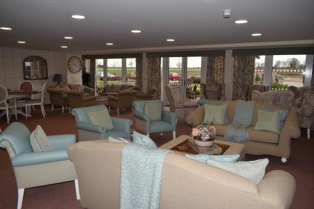 2 bedroom Flat to let in Springfield Close, Stratford-upon-Avon, CV37