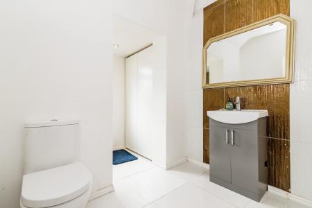 8 bedroom Semi-detached house to let in Pool Lane, Oldbury, B69