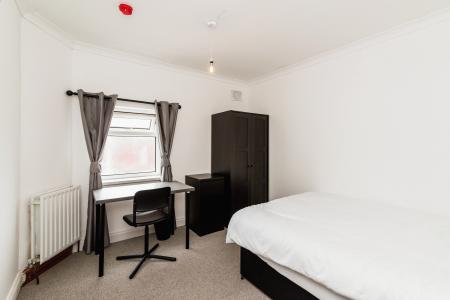 8 bedroom Semi-detached house to let in Pool Lane, Oldbury, B69