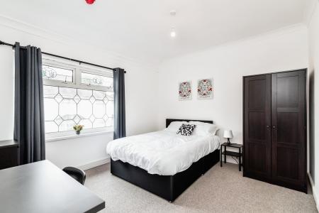 8 bedroom Semi-detached house to let in Pool Lane, Oldbury, B69