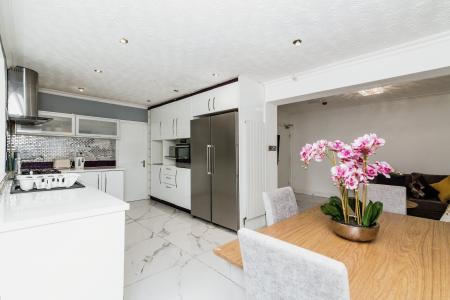 8 bedroom Semi-detached house to let in Pool Lane, Oldbury, B69