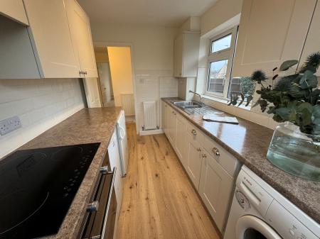3 bedroom Semi-detached house to let in Roman Way, Cheltenham, bourton on the water, GL54