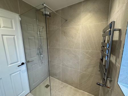 3 bedroom Semi-detached house to let in Roman Way, Cheltenham, bourton on the water, GL54