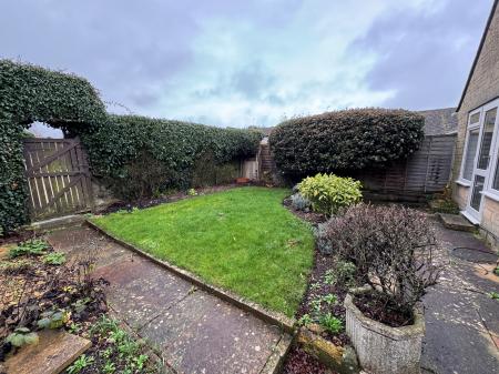 3 bedroom Semi-detached house to let in Roman Way, Cheltenham, bourton on the water, GL54