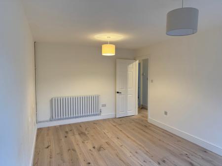 3 bedroom Semi-detached house to let in Roman Way, Cheltenham, bourton on the water, GL54