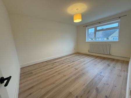 3 bedroom Semi-detached house to let in Roman Way, Cheltenham, bourton on the water, GL54