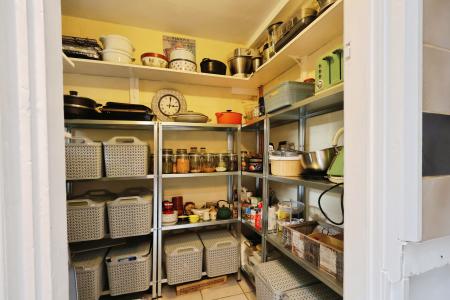 4 bedroom Detached house to let in Grove Road, Central, Stratford-upon-Avon, CV37