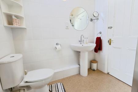 4 bedroom Detached house to let in Grove Road, Central, Stratford-upon-Avon, CV37