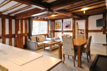 2 bedroom Flat to let in High Street, Central, Stratford-upon-Avon, CV37