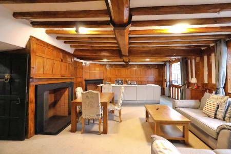 2 bedroom Flat to let in High Street, Central, Stratford-upon-Avon, CV37