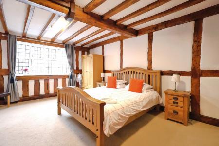 2 bedroom Flat to let in High Street, Central, Stratford-upon-Avon, CV37