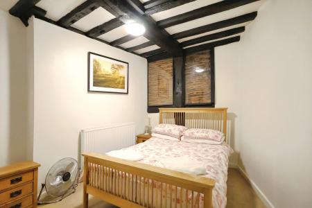 2 bedroom Flat to let in High Street, Central, Stratford-upon-Avon, CV37