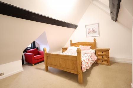 2 bedroom Flat to let in High Street, Central, Stratford-upon-Avon, CV37