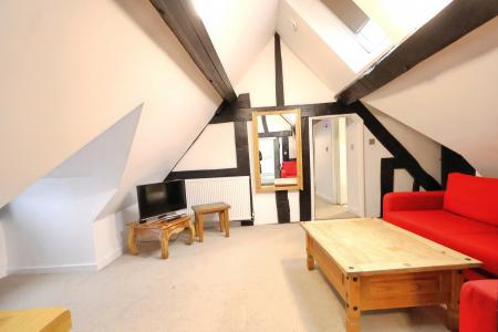 2 bedroom Flat to let in High Street, Central, Stratford-upon-Avon, CV37