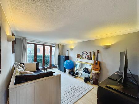2 bedroom Flat for sale in Devere Court, Clopton Road, Stratford-upon-Avon, CV37