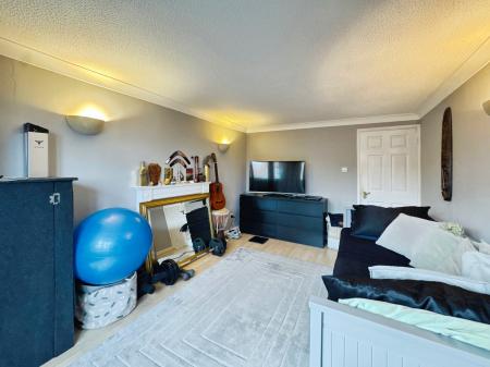 2 bedroom Flat for sale in Devere Court, Clopton Road, Stratford-upon-Avon, CV37