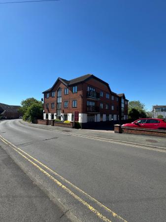 2 bedroom Flat for sale in Devere Court, Clopton Road, Stratford-upon-Avon, CV37