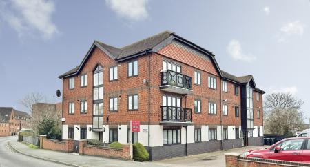 2 bedroom Flat for sale in Devere Court, Clopton Road, Stratford-upon-Avon, CV37