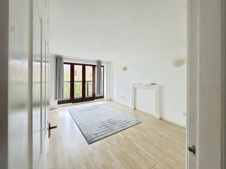 2 bedroom Flat for sale in Devere Court, Clopton Road, Stratford-upon-Avon, CV37