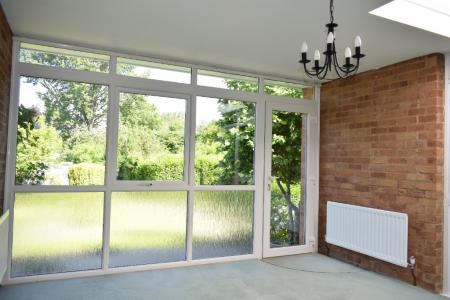 2 bedroom Bungalow to let in Oversley Green, Alcester, B49