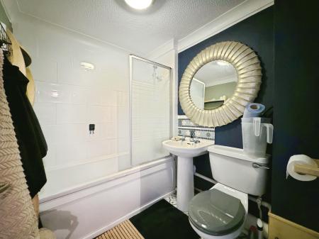 2 bedroom Flat to let in De Vere Court, Stratford-upon-Avon, CV37