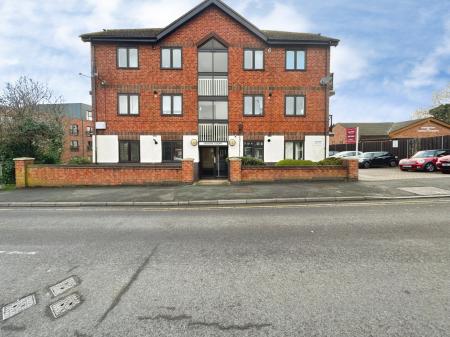 2 bedroom Flat to let in De Vere Court, Stratford-upon-Avon, CV37