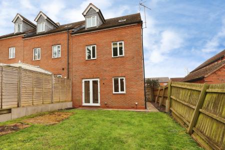 4 bedroom Semi-detached house to let in Addison Drive, Stratford-upon-Avon, CV37