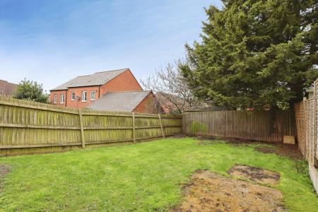 4 bedroom Semi-detached house to let in Addison Drive, Stratford-upon-Avon, CV37