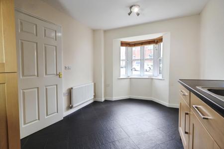 4 bedroom Semi-detached house to let in Addison Drive, Stratford-upon-Avon, CV37