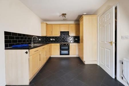 4 bedroom Semi-detached house to let in Addison Drive, Stratford-upon-Avon, CV37