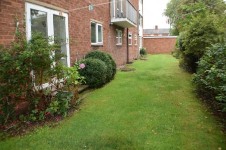 2 bedroom Flat to let in Victoria Close, Stratford-upon-Avon, CV37