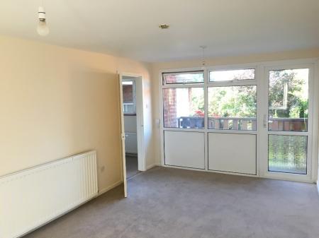 2 bedroom Flat to let in Victoria Close, Stratford-upon-Avon, CV37