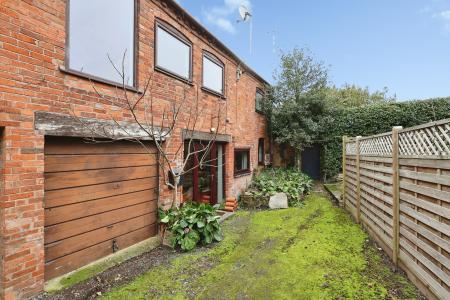 2 bedroom Terraced House to let in Chapel Street, Wellesbourne, CV35